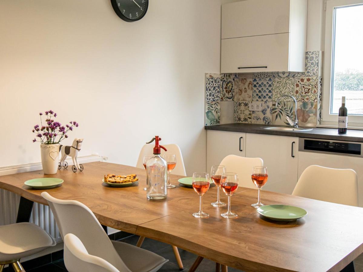 Ugo Apartman Halaszi Exterior photo