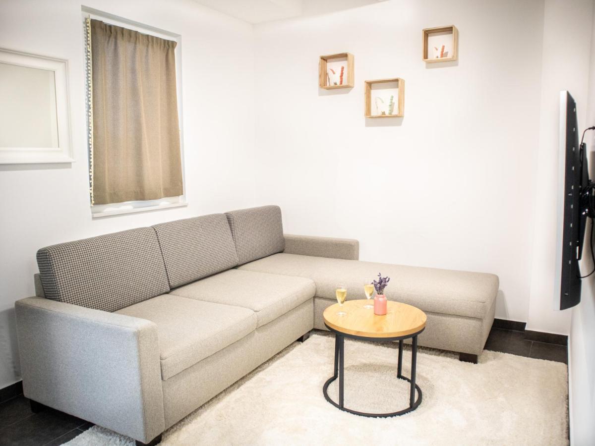Ugo Apartman Halaszi Exterior photo